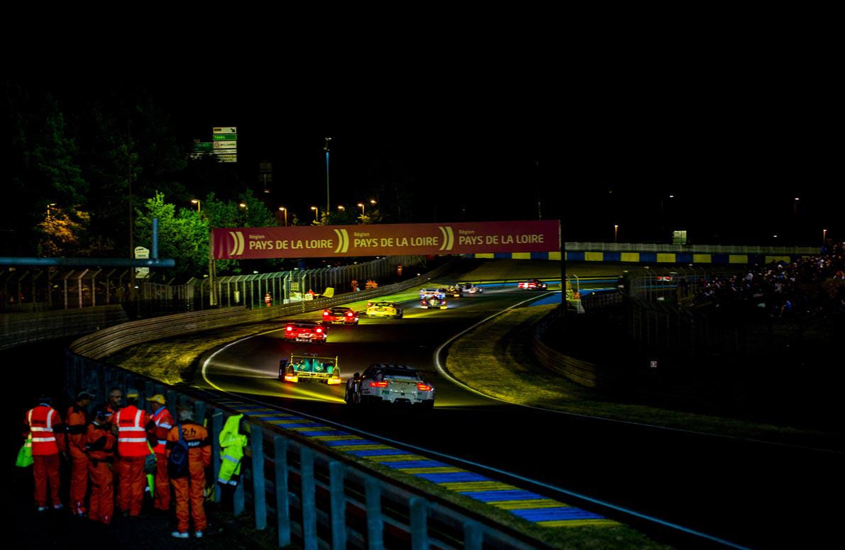 24 найт. 24 Lemans Night. Ночной Леман. Le mans ночью. 24 Часа Ле-Мана ночью.