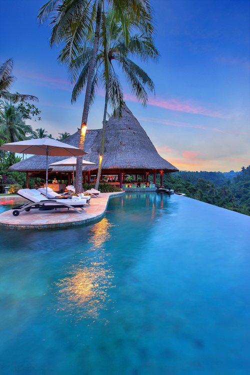 LUXURYPlCTURES's tweet image. The infinity of a beautiful resort in #Bali.
