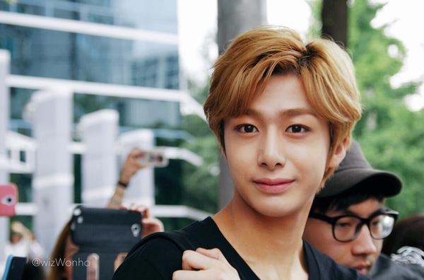 HyungWonTH's tweet photo. [Preview] 150614 Inkigayo #HYUNGWON #형원 #몬스타엑스 #MONSTA_X  #1MonthWithMONSTAX ©wizWonho http://t.co/HYWRbMsNHy