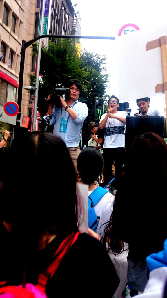 SEALDs_jpn's tweet image. コース終了しました！

私たちは自らの声で、問い続ける試みを止めることはありません。

This is what democracy looks like...

#本当に止める