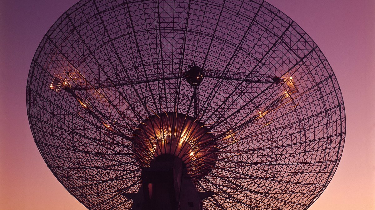 Mysterious bursts of radio waves could upend what we know about phy