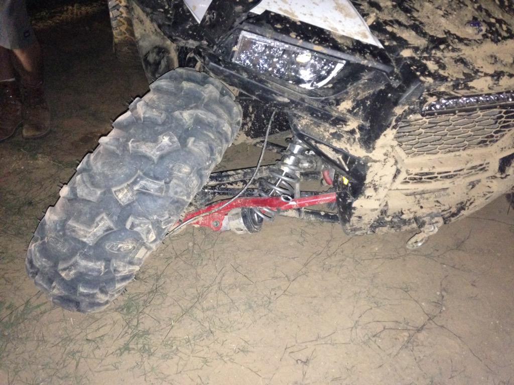 davispaydirt's tweet photo. Broken upper a-arm, held for over 3 hours. @TheOffroadNews @PolarisRZR @RigidNation @superatvtweet @HawkPrideORV @ http://t.co/fAvBoGcXg4