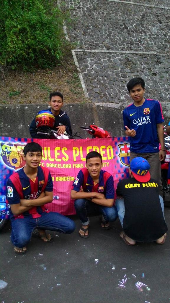 CulesPlered's tweet photo. Semoga semakin kompak kedepannya cules..  Kita ketemu lagi musim depan..  

#ViscaBarca http://t.co/KPMbAtUUhL