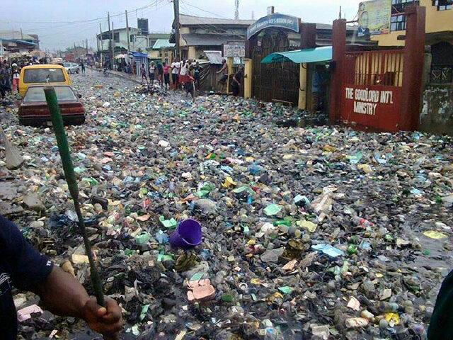SimiRity's tweet photo. Who do we blame in dis kind of situation, d govt or d people? http://t.co/MU4F5aCPN2