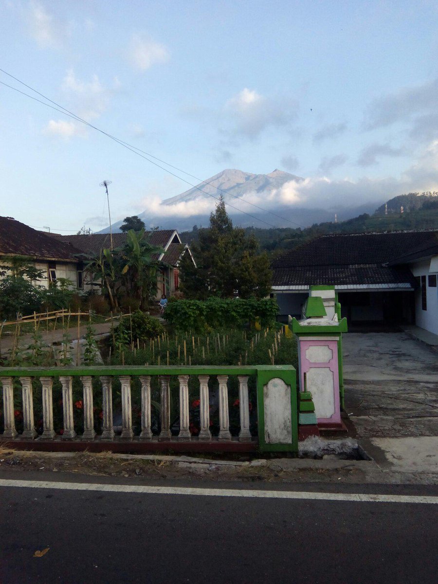 Merbabu dilihat dari getasan