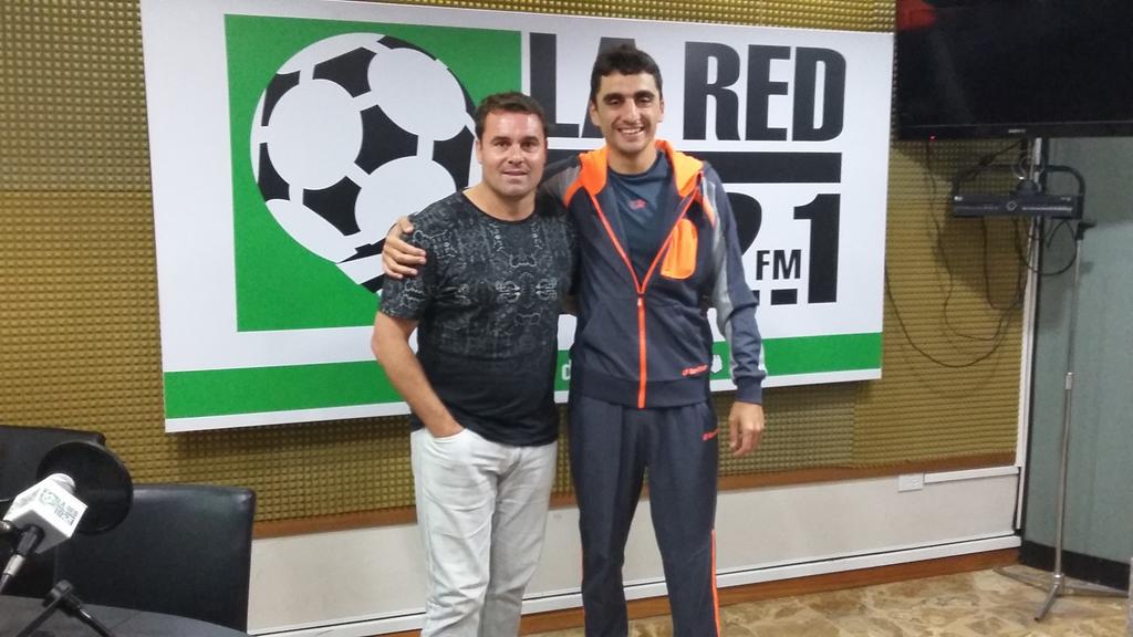 cooIcats_io's tweet photo. En pocos minutos @juanfervelasco y Carlos Sevilla en @LaRedEcuador despidiendo a Martin Mandra @MandraMartin http://t.co/5ao1Bx7Da9