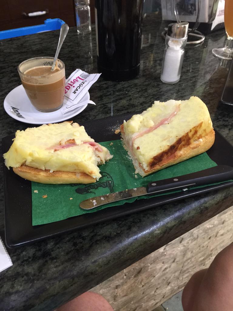 Guille_rperez's tweet photo. Buenos días!!playita con mi @Nune_Cr y desayunando la mejor tortilla q puedas probar 👌😚 http://t.co/T3MNjZR64H