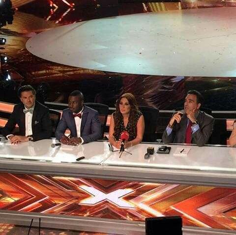 RaghebnaMagazin's tweet photo. من وقائع المؤتمر الصحفي الذي تلى فوز حمزة هوساوي بلقب إكس فاكتور 🎤
#JudgeRagheb #TeamRagheb #RaghebXFactor #ItsRagheb http://t.co/d9tUkJT6Ge