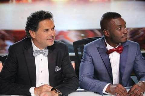 RaghebnaMagazin's tweet photo. من وقائع المؤتمر الصحفي الذي تلى فوز حمزة هوساوي بلقب إكس فاكتور 🎤
#JudgeRagheb #TeamRagheb #RaghebXFactor #ItsRagheb http://t.co/d9tUkJT6Ge