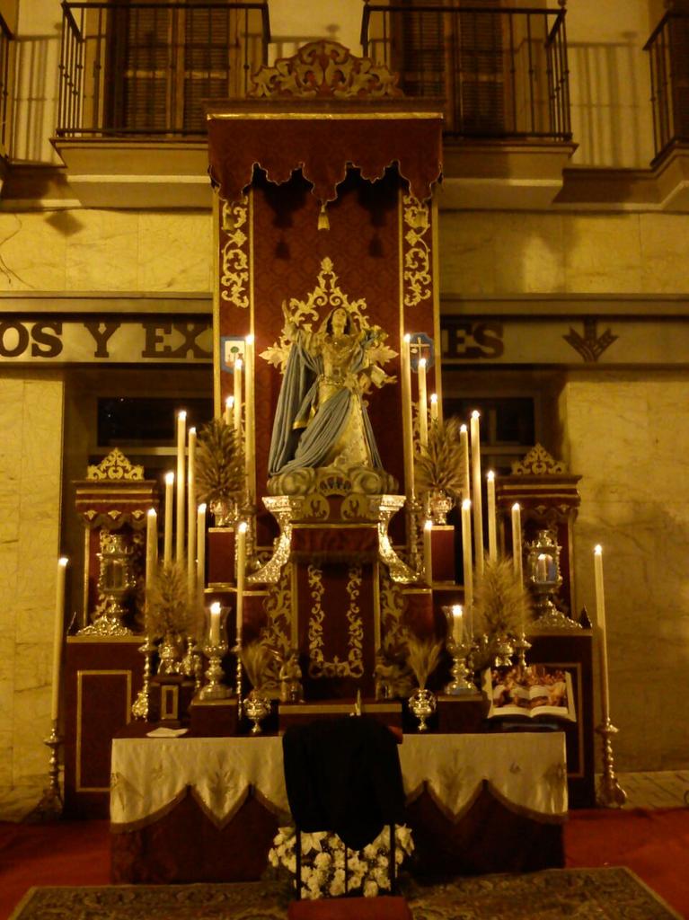 MiHermandad's tweet photo. Altar que ha realizado la @AsuncionHuelva con motivo de la Vigilia de Espigas celebrada esta pasada noche. http://t.co/VzdtJPF084
