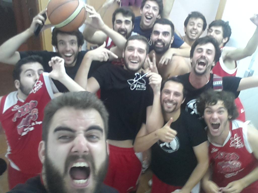UniversoCB's tweet photo. Vamos Carajo!! Que grande es este equipo!!
#UniveroEnCuartos http://t.co/3jZzo4VFBs