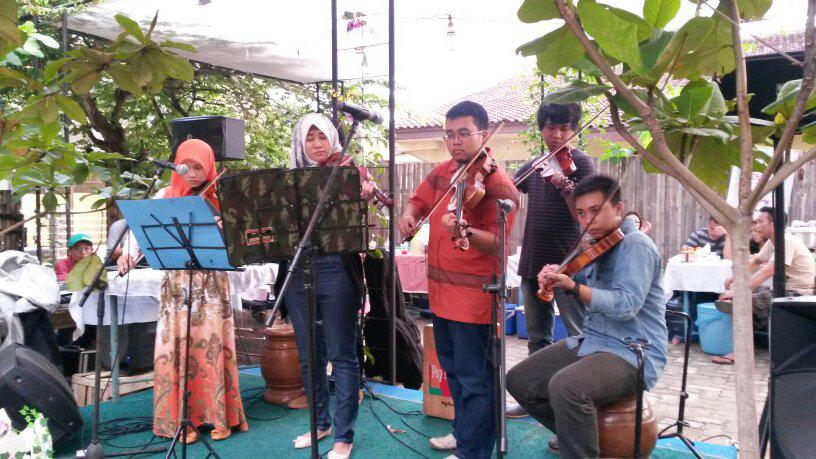 Penampilan selanjutnya dari Komunitas <a href="/BiolaLampung/">Biola Lampung</a> Kereeen! #SpringSaleSonora 👏