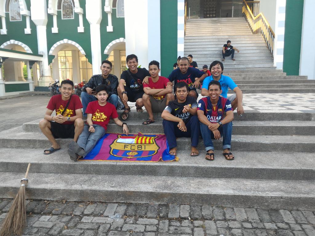 MAzhrd's tweet photo. @Al munawir BAKSOS Fans Club Lasinrang (FCL) http://t.co/Yib2Ywz4VX