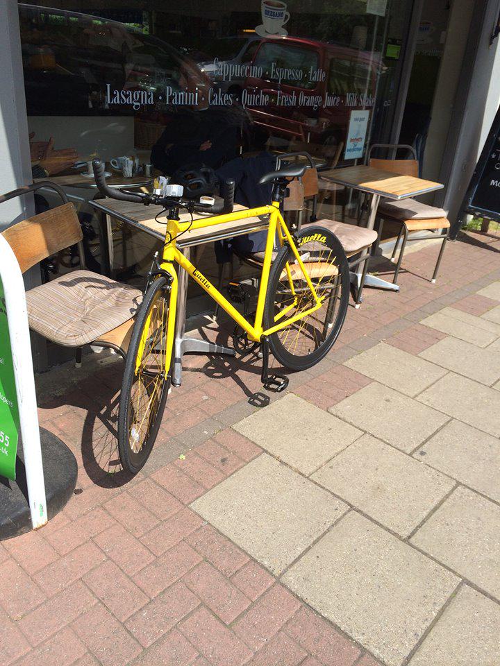 QuellaBicycle's tweet photo. Maiden voyage for the #Trinity. To the #cafe in the #Sun. #VarsityCollection #ilovefixedgear http://t.co/FILZf4yBIT http://t.co/ScN42ZgTAJ