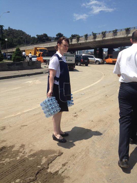 SalvationArmyGe's tweet photo. #floods  @CivilGe @UKinGeorgia  Helping provide relief at Tbilisi floods. http://t.co/sDdkH282s6
