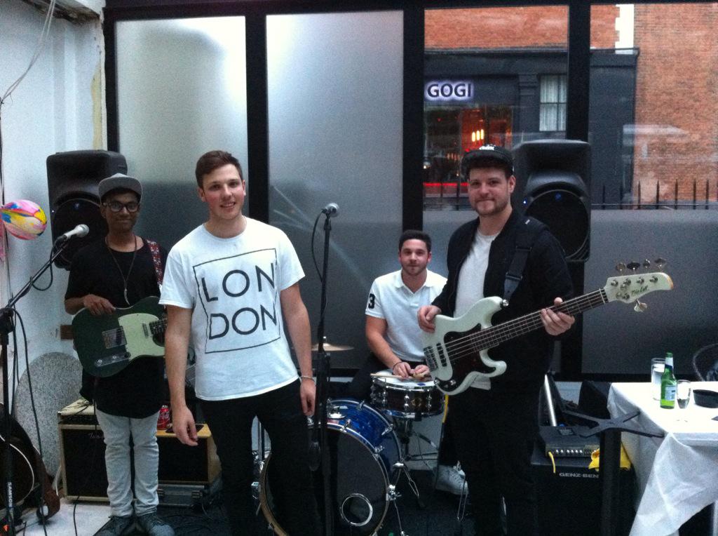 evelyngruber's tweet photo. Loved the live music @OfficialRoom6, canapes @Speckmobile and great friends at Sigrids' bday bash. #youngatheart http://t.co/LLHyPnNiar