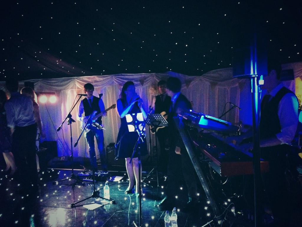 thekillergroove's tweet photo. We had a great gig in Cambridge last night!
Thanks to @7T3MUSIC for the set arrangements.

#smashandgrab http://t.co/wg7WbrlQft
