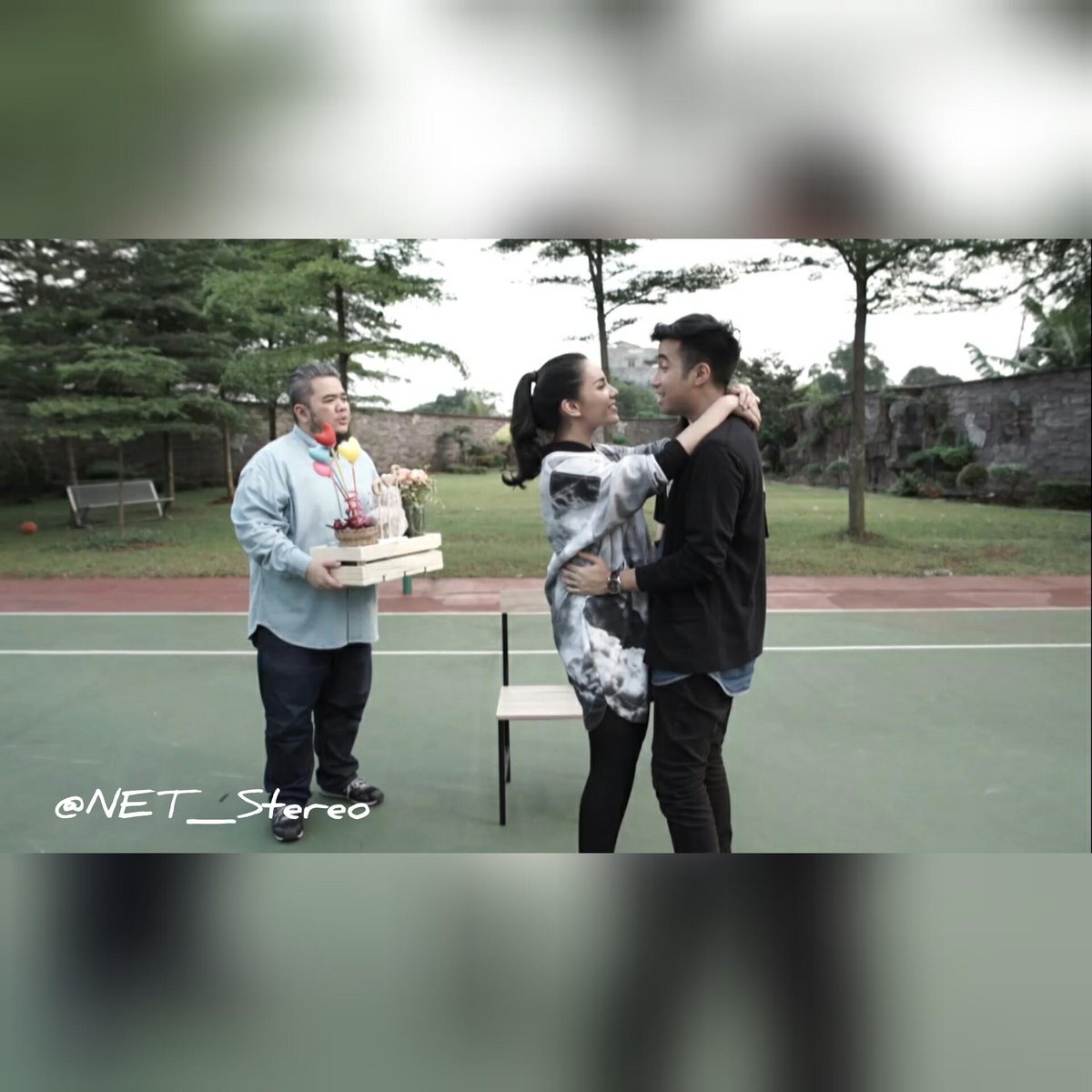 jsunghoons's tweet photo. "NET_Stereo: Alex kasih kejutan buat Diva. Diva sampe terharu ban #StereoNETeps13 http://t.co/2zrrGH8Z70"@angelicatMP @vidialdiaon ehem ehem