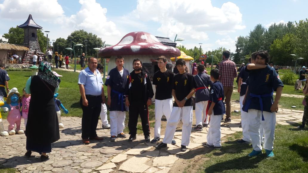 TubaKARATU's tweet photo. #şehrimizi tanıyoruz programında Mamak sayokan öğrencileri altınpark gönlünce eğlendiler@receptezcan @gamzealpdogan http://t.co/Qmx88RrEJN