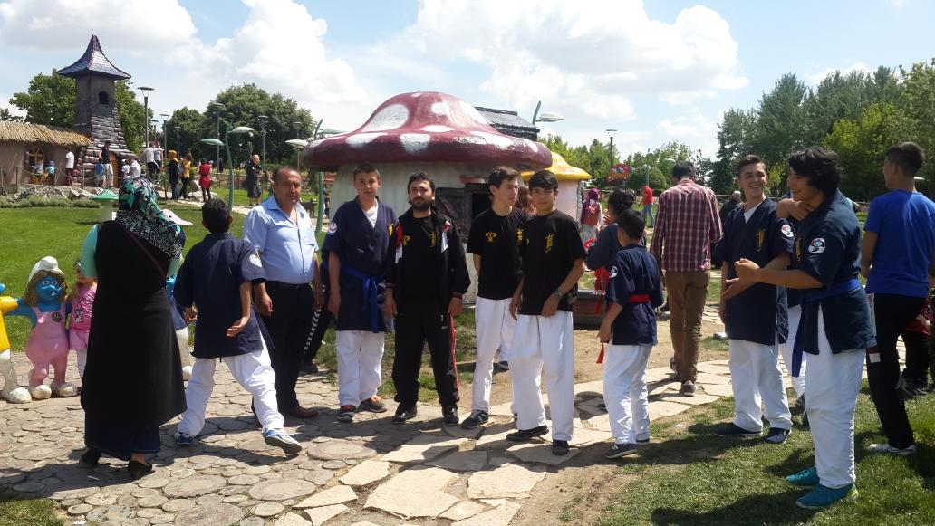 TubaKARATU's tweet photo. #şehrimizi tanıyoruz programında Mamak sayokan öğrencileri altınpark gönlünce eğlendiler@receptezcan @gamzealpdogan http://t.co/Qmx88RrEJN