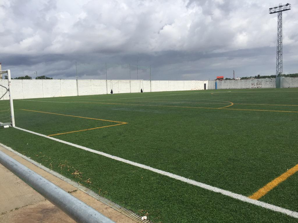 EstericaPerica's tweet photo. @FedAndaluzaFutb Manipulación!!! En la hora siguiente el campo no tenía agua!!! http://t.co/8G8nomFhHm