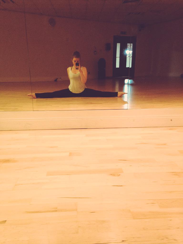 booshkla's tweet photo. Morning yoga #FlexyLexy http://t.co/ayDT2t4Un8