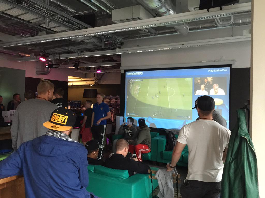 livegamers_fi's tweet photo. FIFA 15-lopputurnauksen tunnelmia @buzahki . Seuraa lähetystä twitch-kanavaltamme. @SEULry @PlayStation_FI @Jimms_fi http://t.co/uiy5EduWf0