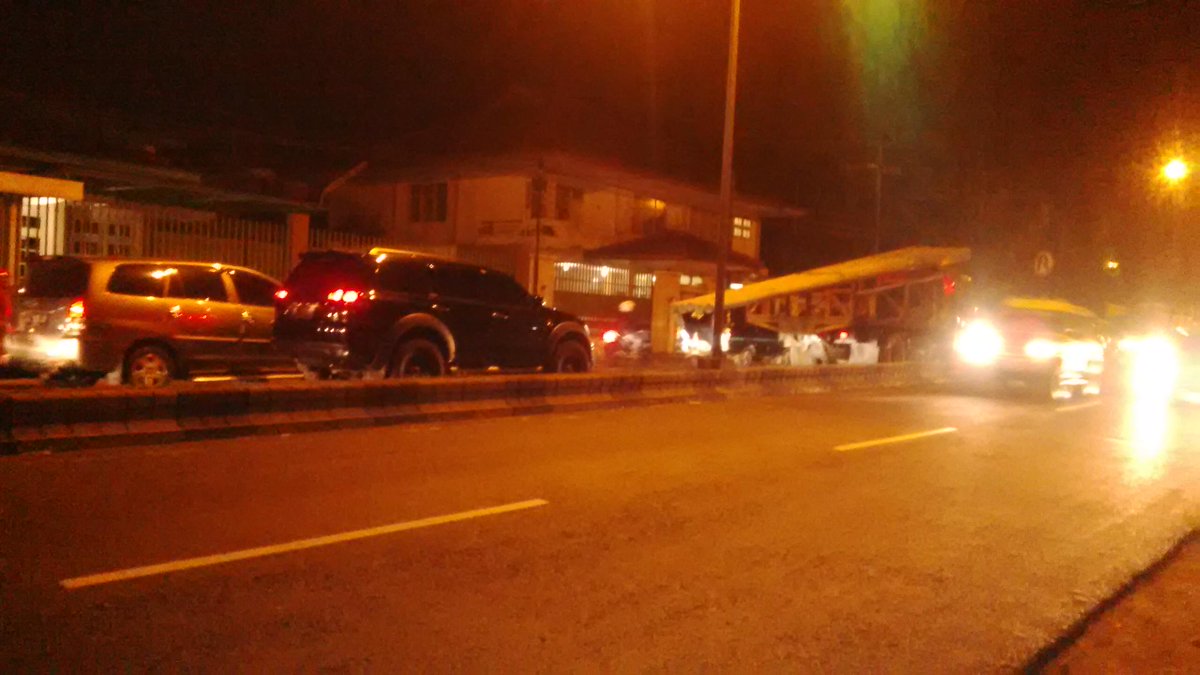edo_edojay's tweet photo. @e100ss pusat kemacetan pasar lawang,ujung ekor sampai jl.randuagung.arah malang lancar.. http://t.co/fyPpza6tFa