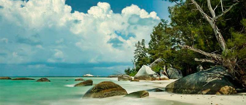 BackpackSeru's tweet photo. Tanjung Kiras, Belitung http://t.co/kxzdc2xF22