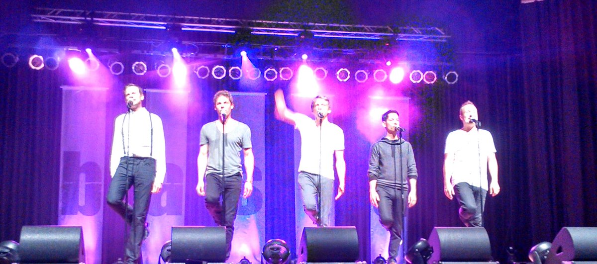 JuliaHartmannDI's tweet photo. Danke @basta_unterwegs für den tollen Abend gestern! Wir sehn uns beim Wohnzimmerkonzert ;-) #acappella #flamingo http://t.co/2Z2UhKDfX5