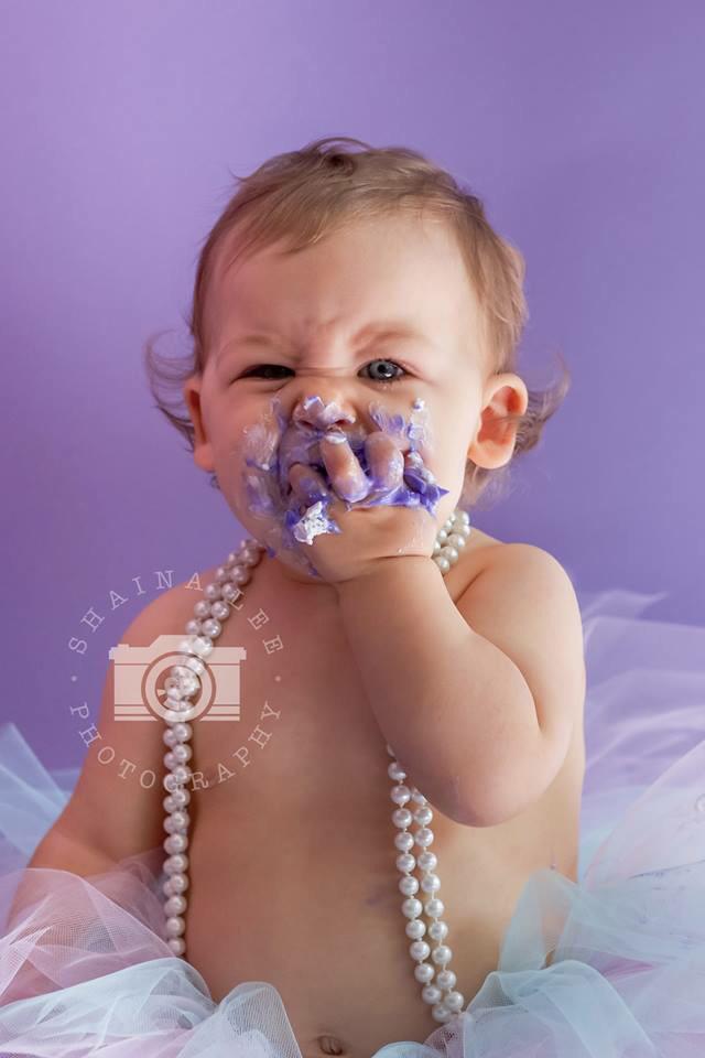 See this little cutie's cake smash on the blog! shainaleephotography.com/blog #shainaleephotography #cakesmash