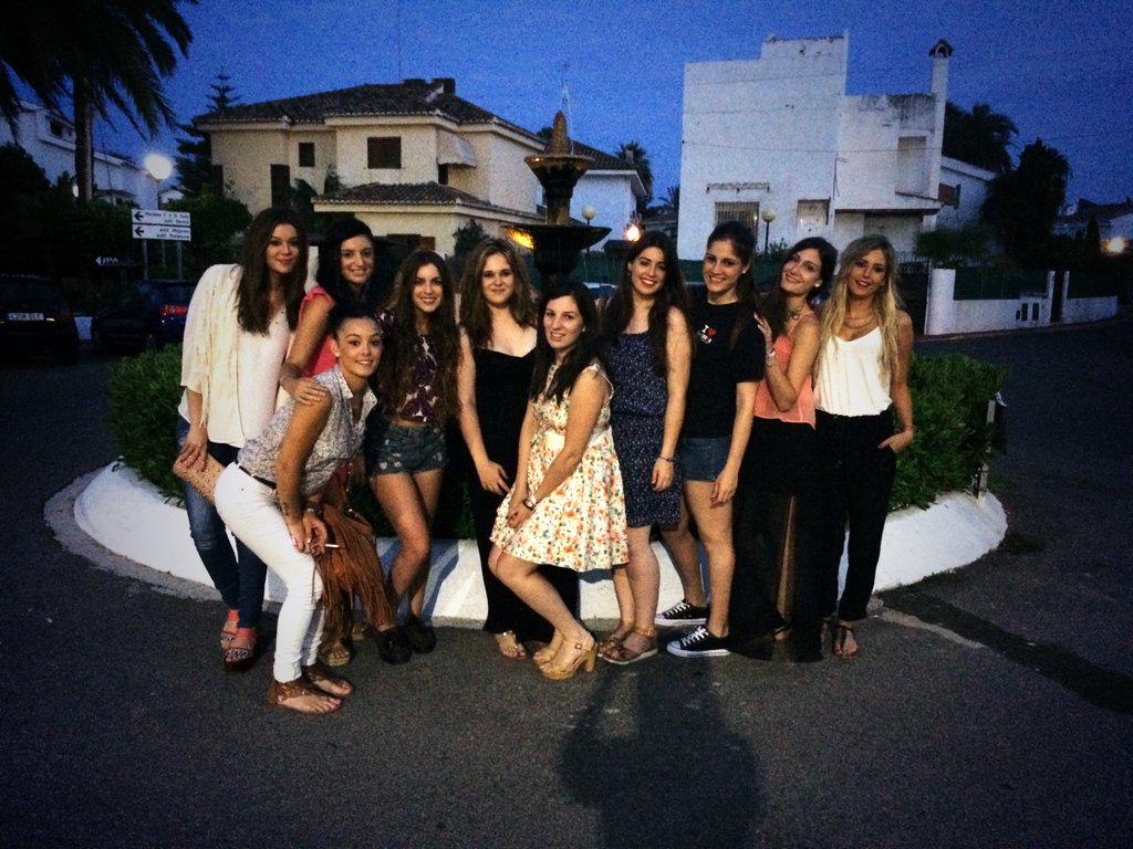 olpina94's tweet photo. Mis chicas!! #fotogrupo #chattys ♥ ♥ ♥ http://t.co/CFTdcAfhop