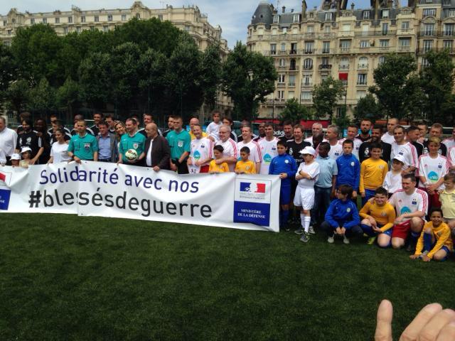 MarineNationale's tweet photo. Match de solidarité avec nos #blessésdeguerre  Le chef d'état-major de la Marine,l'amiral Bernard Rogel joue pour eux http://t.co/m58iquQhnQ