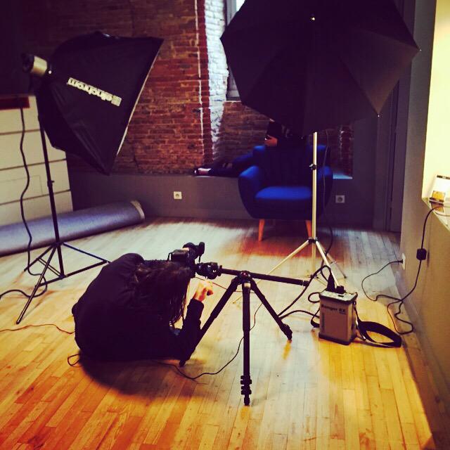 altassina's tweet photo. #shooting #photo #altassina #canapé http://t.co/kyWVlFikNo