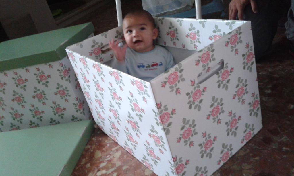 Su nuevo juguete!  <a href="/SBonao/">Sara Bonaño</a>