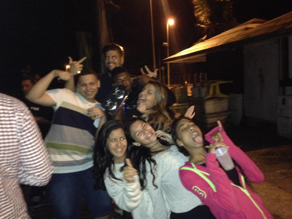 GiovannaCerq's tweet photo. #luaudaamanda #seperderam #deuruimnofinal #walaceamgnovo @vicdantass_ @AmandaFelipe9 @_karolsamp @BeatrizPilar12 http://t.co/igcpFQSxys