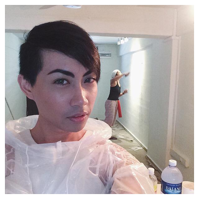 DIVONISTAR's tweet photo. 1hr later(#TheStruggle perfecting a #Selfie) yea right I will paint the house! 😝😂 #HouseOfDivonista http://t.co/2YiatVq3hn