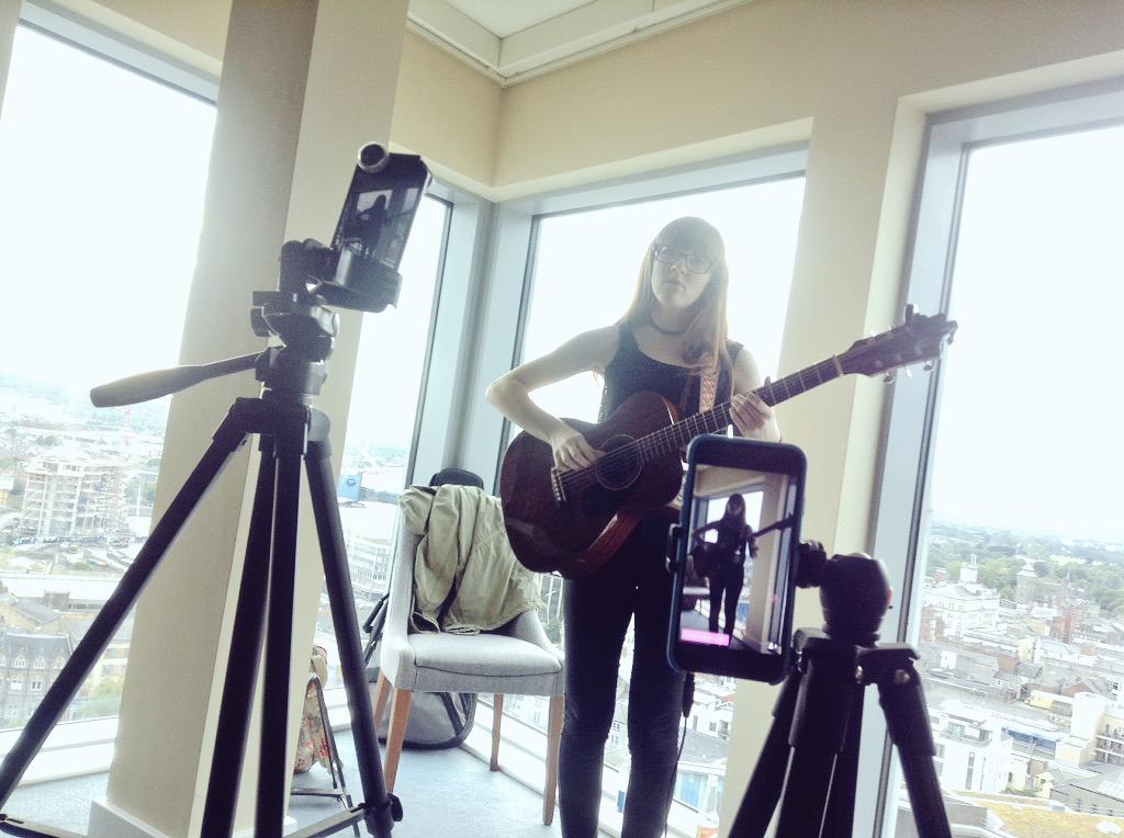 ParrotScope's tweet photo. 2 streams for you to hear @elliemakesmusic make lovely sounds on top of Cardiff, here's one > https://t.co/ZCYixjPxhx http://t.co/0vuUxKn2BM