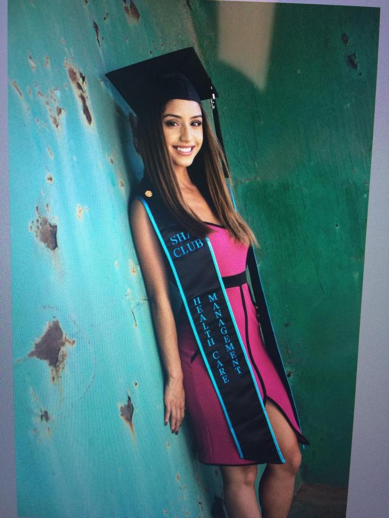 sha_heenz's tweet image. So proud of my best friend!!!  🔥 #HealthAdmin #finallyBachelorsofficial