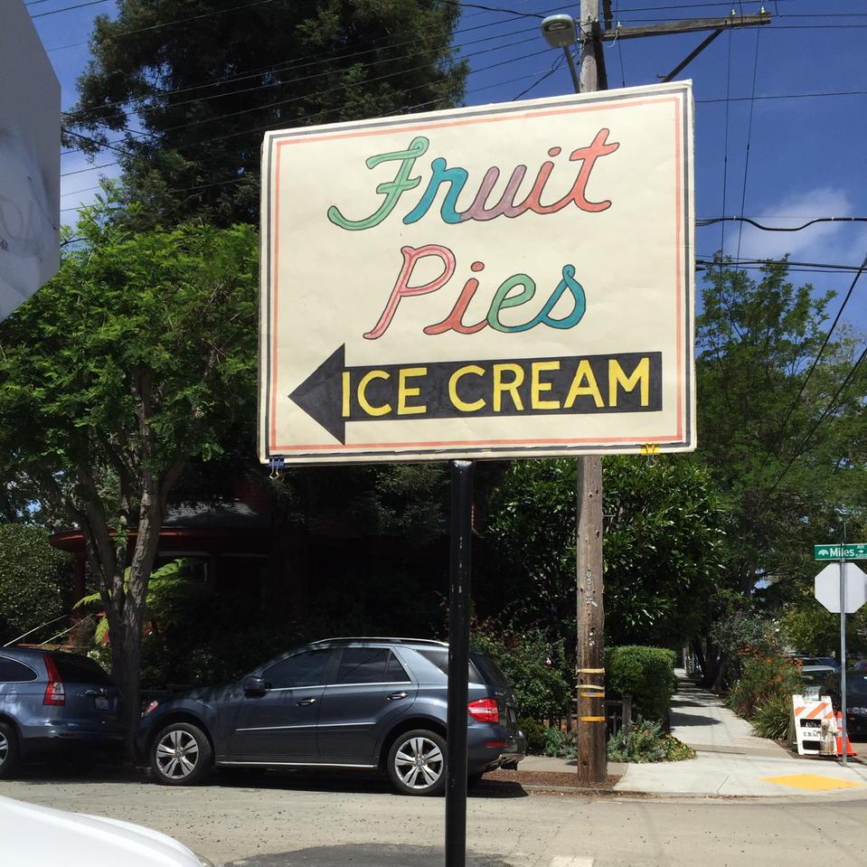 AbbEquestrian's tweet photo. When people ask me why I love my neighborhood: http://t.co/HS1pcLvDt6