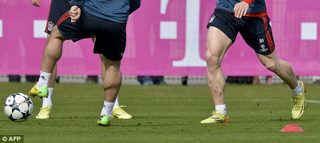 Soccer_Life3's tweet photo. Shaqiri never skips #legday http://t.co/iq0235Uam8