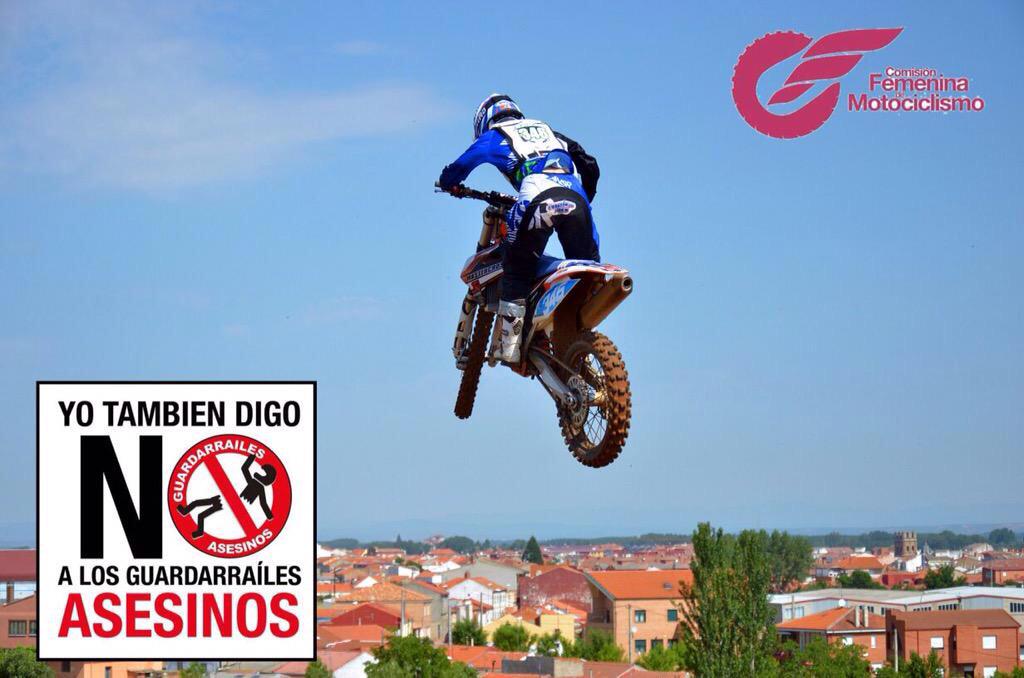 SienteMotor's tweet photo. Sara Coloret subcampeona de España de motocross, gracias por unirte a la iniciativa. @JerezMoto2015. #spmYA http://t.co/7W4908uP9h