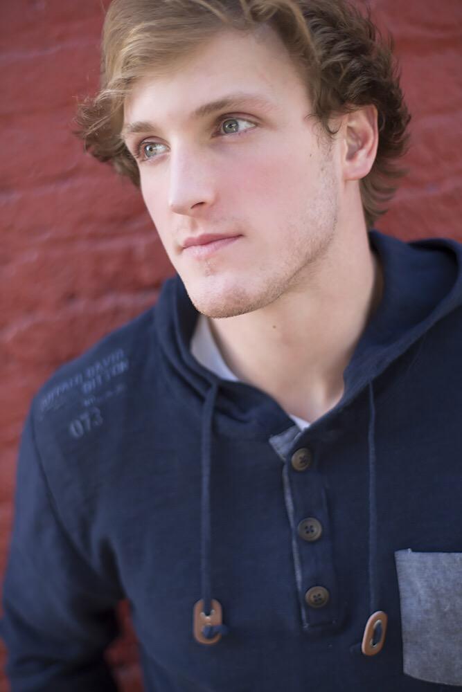 LoganPaul's tweet photo. BOOM HEADSHOT http://t.co/Ro9wccTIEC