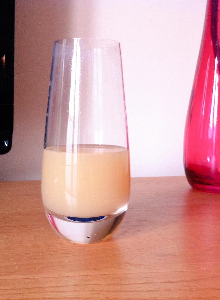 MrG_Elliott's tweet photo. Introduced Sonya to Absolut Ruby Red &amp; Grapefruit #meetperfection #Absolutflavours http://t.co/VlsrqOtMgn