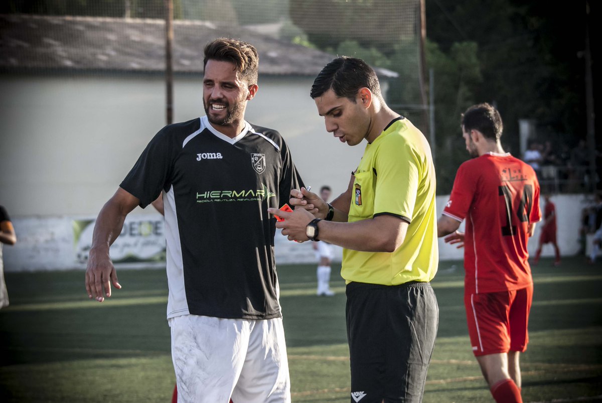 preferentemca's tweet photo. ¿Acertó el árbitro en los tres goles anulados en el Esporles - @cecampanet ? Revísalo aquí: http://t.co/AOzum2qNkL http://t.co/LslbQiEnmw