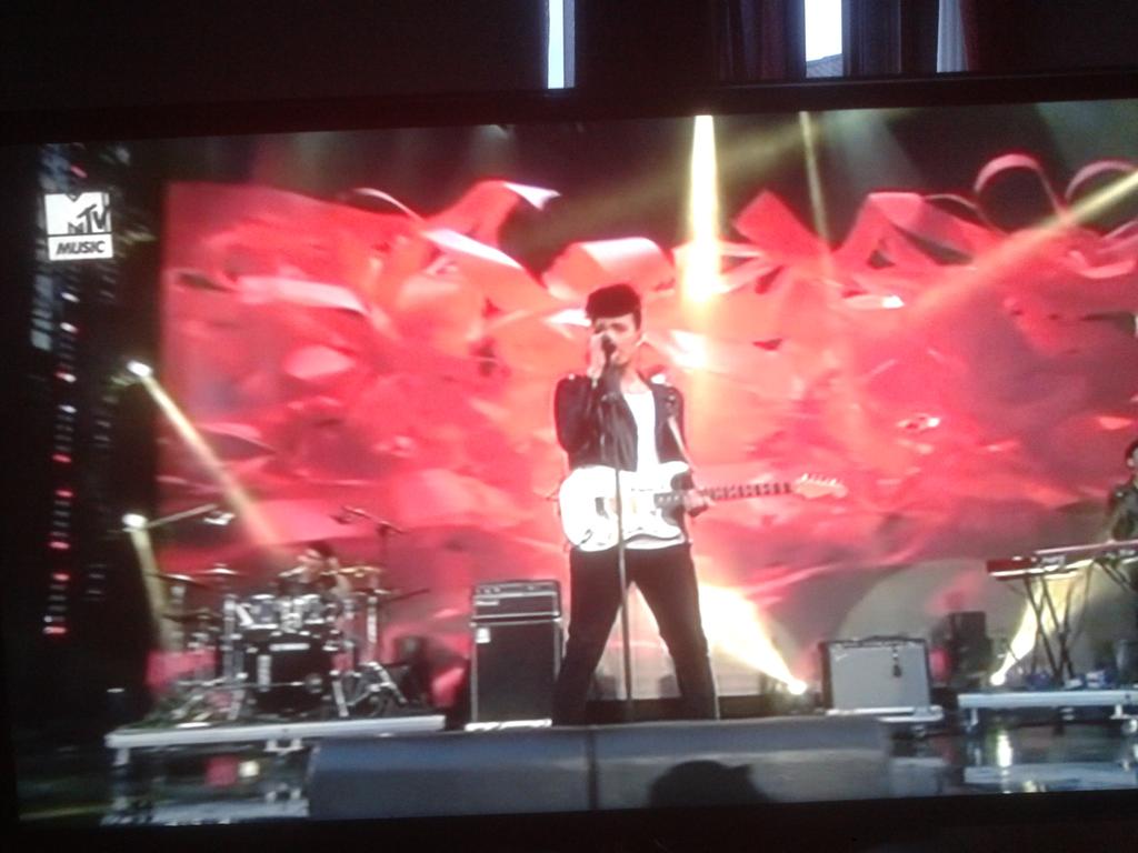 chiahoran01's tweet photo. Guardando gli #ItalianMTVAwards 🌸🎤
@TheKolors http://t.co/ShDOHmVi3X