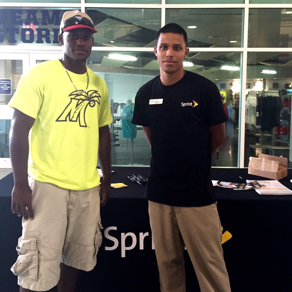 mzbatz's tweet photo. "@SprintAtRS7652: @Sprint Held an Amazing Event Last Night At The Miracle Ballpark. http://t.co/q81gt902Yc"@marshalltilley @HollyJoyRamos