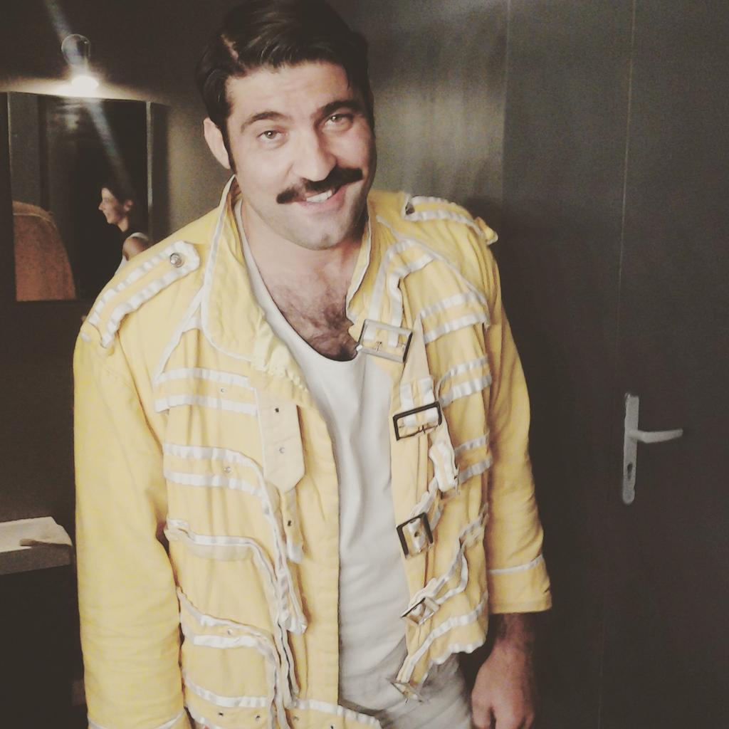 CTChartrons's tweet photo. C'est parti pour la 2ème et dernière représentation de "Je vis avec Freddie Mercury" au CTC! http://t.co/59KxcprkcW