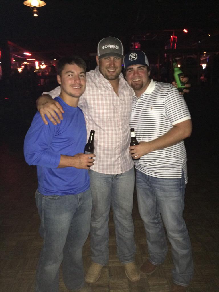 j_dunbarIV's tweet photo. Had a great time linking back up with these two @_ChipTheRipper @HFeibel55 http://t.co/yUNMerf5QH