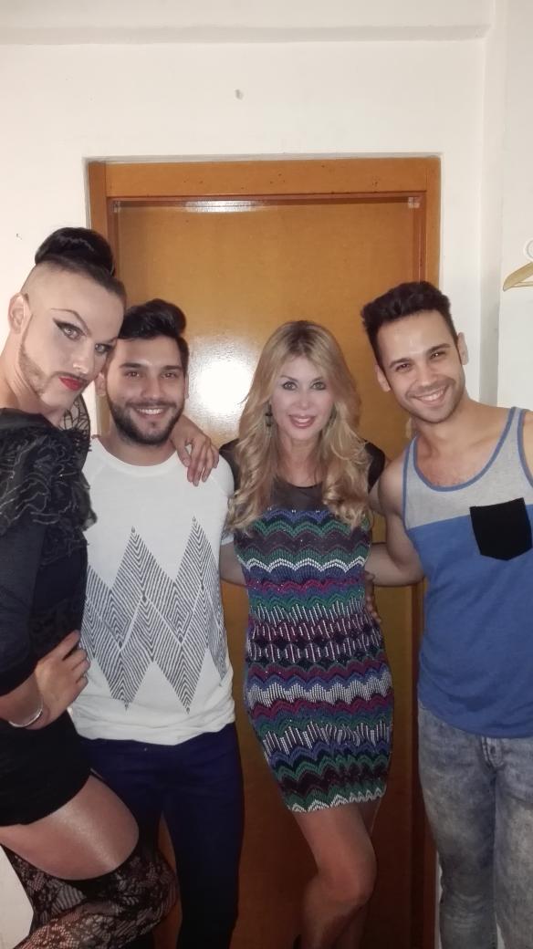 AlbertSalaazar's tweet photo. En camerinos de metropol con @malenagracia http://t.co/dhznHhbpbw